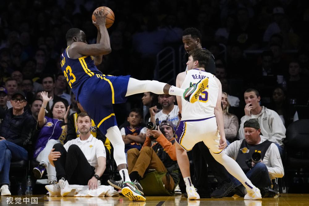 显现出他对 显现出他对